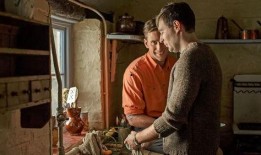 橘衫男子全集在线观看,穿越时空的浪漫传奇